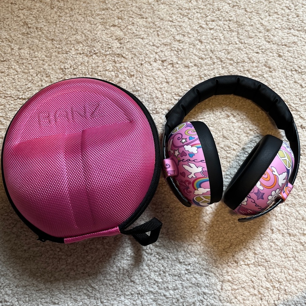 EUC Pink Doodle BANZ Baby Headphones for Noise Protection. EarMuffs w/ Pink case